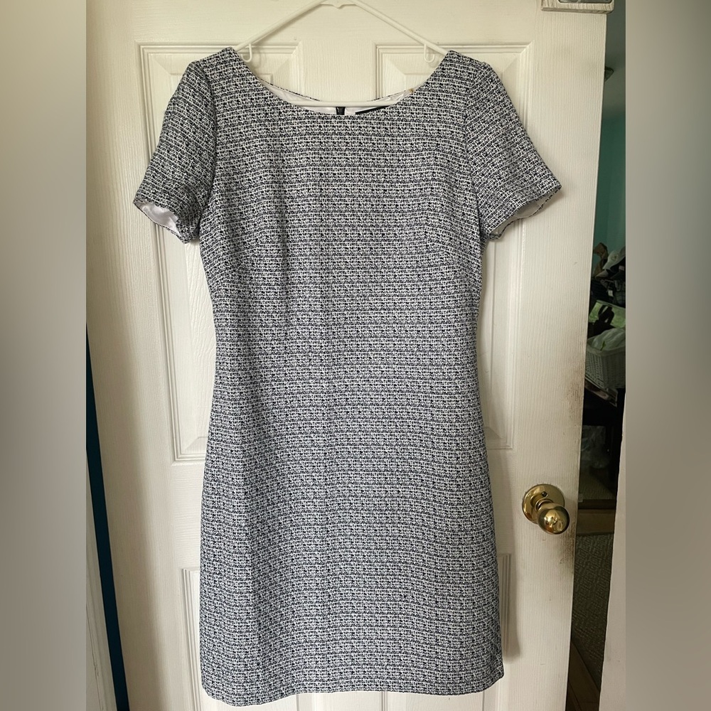 Tahari Tweed dress NWT size 8 navy blue tweed fully lined.